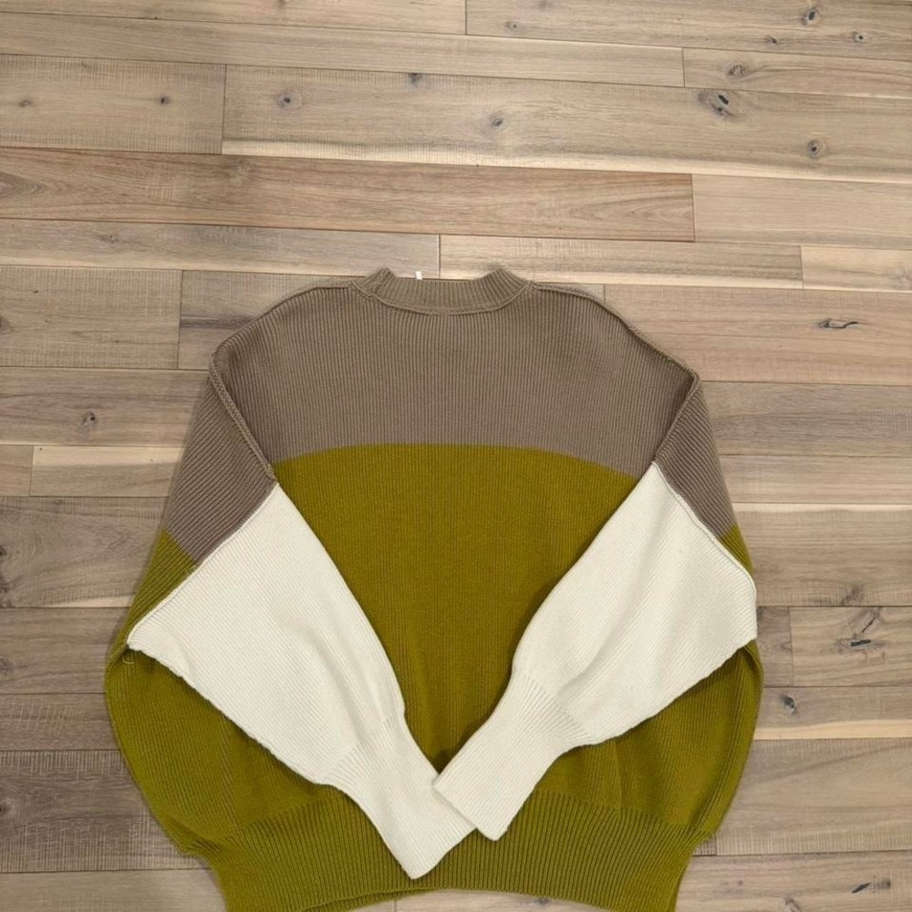 Free People green and white sweater Sz XS